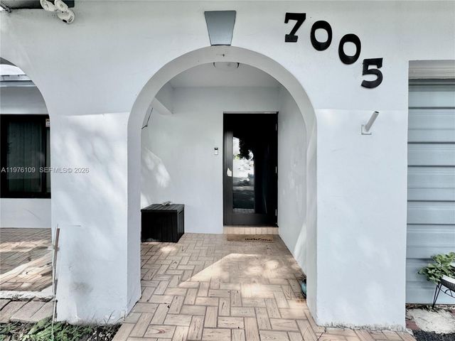 7005 NW 94th Ave, Tamarac, FL 33321