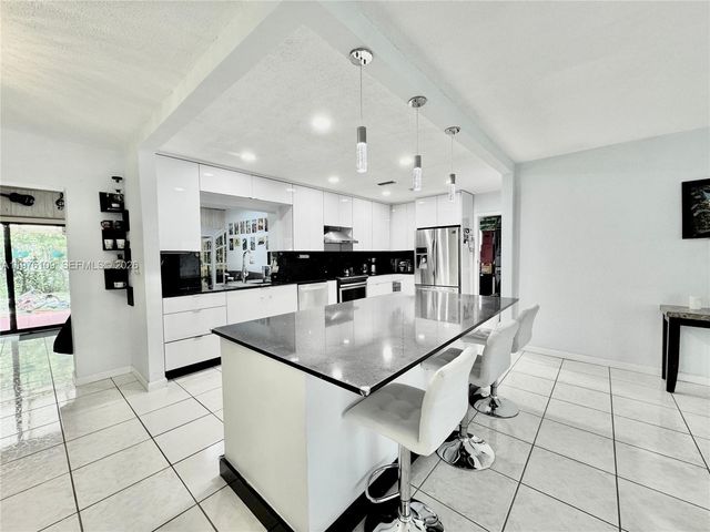 7005 NW 94th Ave, Tamarac, FL 33321