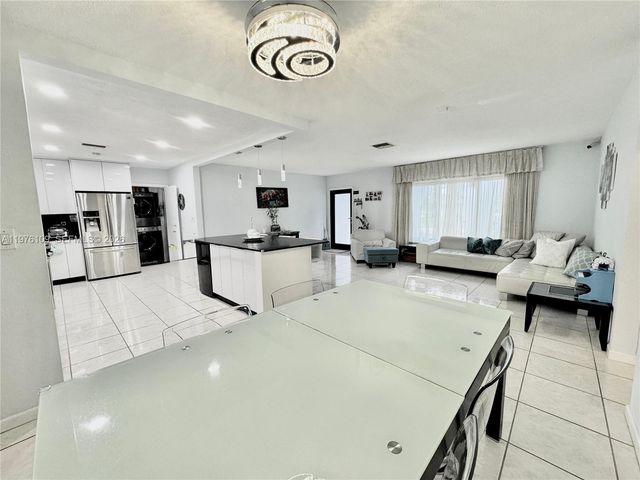 7005 NW 94th Ave, Tamarac, FL 33321