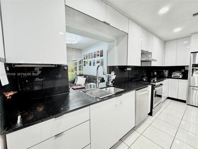 7005 NW 94th Ave, Tamarac, FL 33321