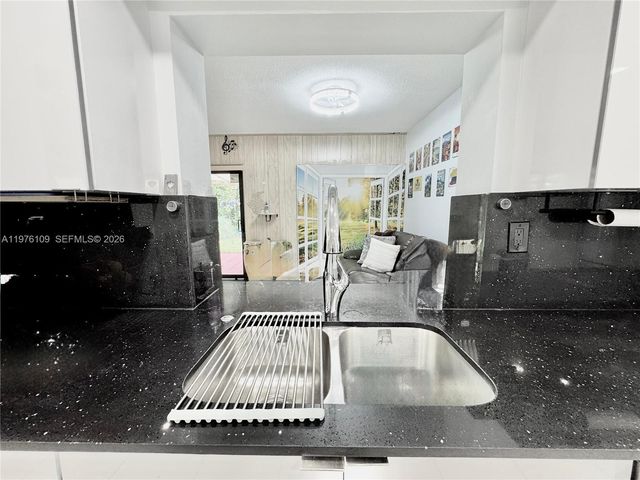 7005 NW 94th Ave, Tamarac, FL 33321