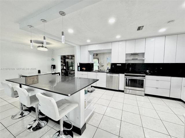 7005 NW 94th Ave, Tamarac, FL 33321