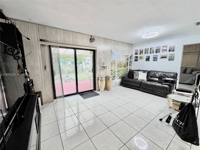 7005 NW 94th Ave, Tamarac, FL 33321