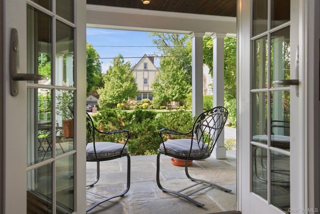 69 Tunstall Road, Scarsdale, NY 10583