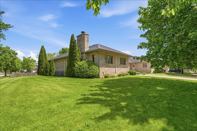 300 Old Mill Lane, Hampshire, IL 60140