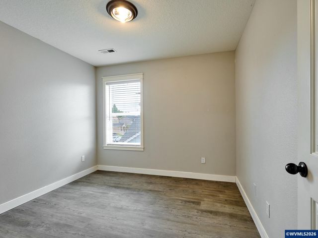 1025 SE Millright Av, Mcminnville, OR 97128