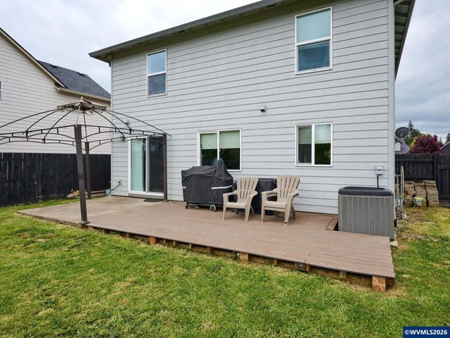 1025 SE Millright Av, Mcminnville, OR 97128
