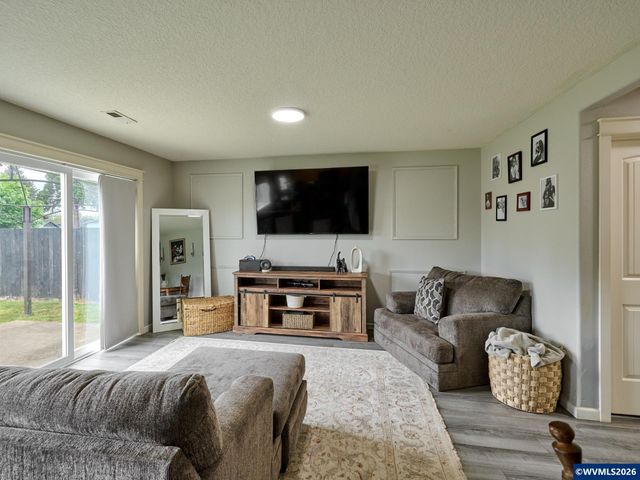 1025 SE Millright Av, Mcminnville, OR 97128