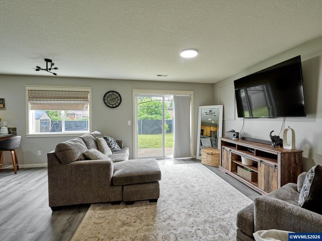 1025 SE Millright Av, Mcminnville, OR 97128