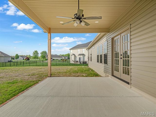 4016 Autumn Oak Drive, Smithton, IL 62285