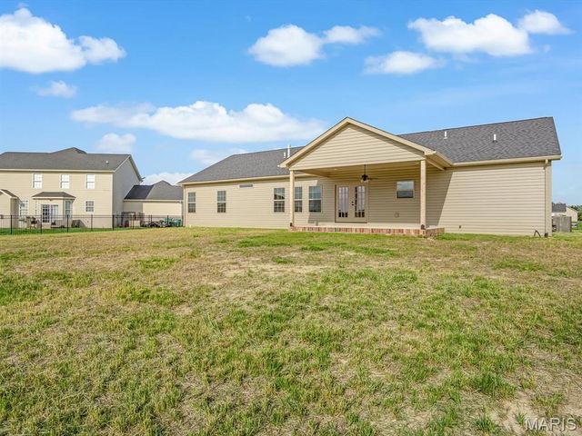 4016 Autumn Oak Drive, Smithton, IL 62285