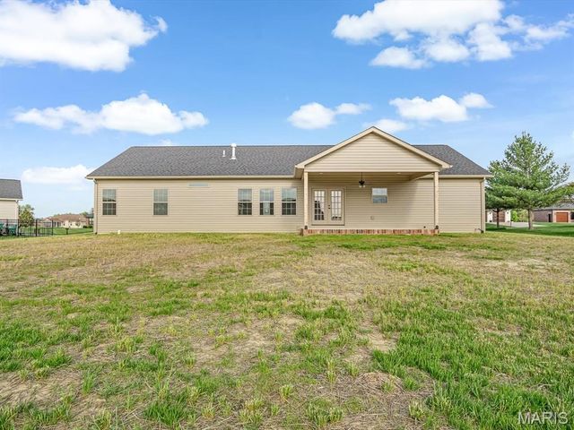 4016 Autumn Oak Drive, Smithton, IL 62285