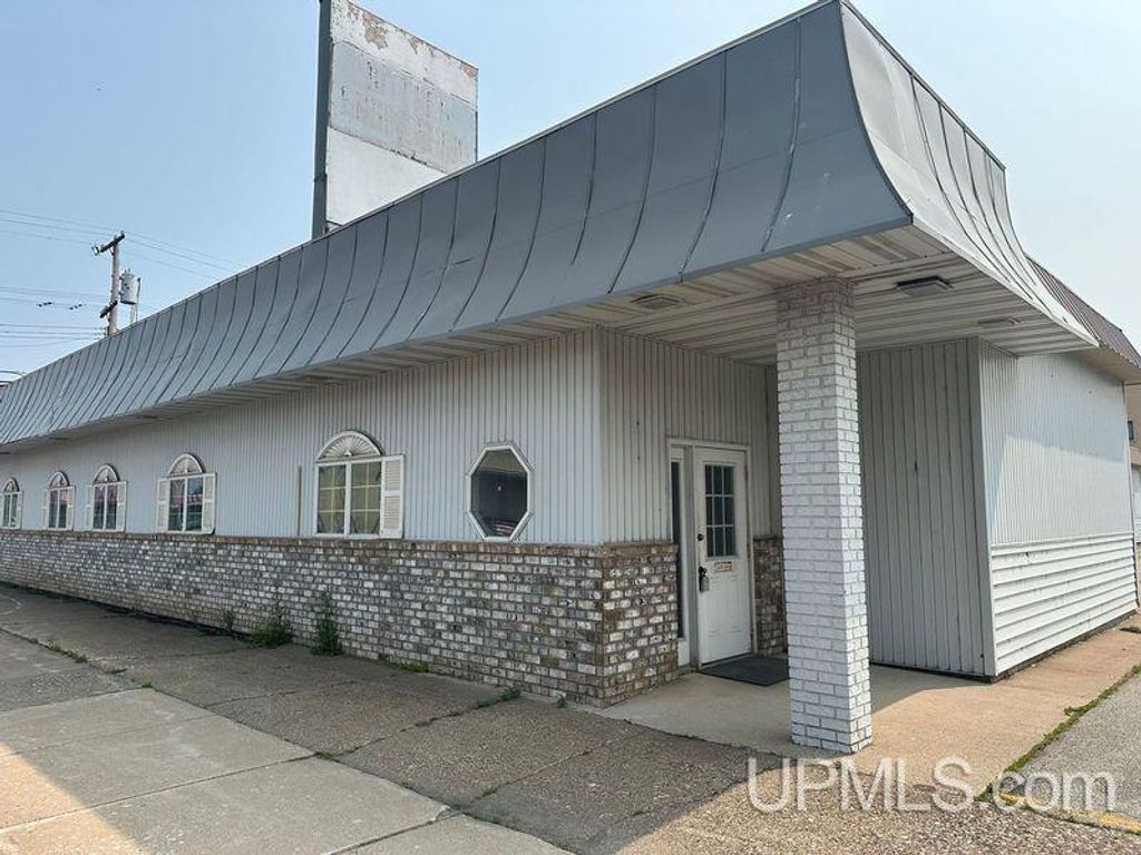 113 S 10th Street, Escanaba, MI 49829