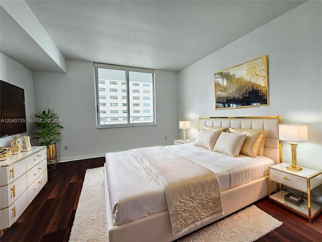 335 S Biscayne Blvd 2202, Miami, FL 33131