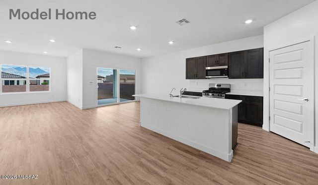 848 N Tombaugh Lane, Green Valley, AZ 85614