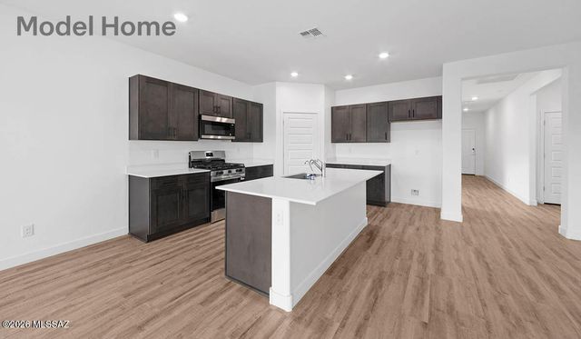 848 N Tombaugh Lane, Green Valley, AZ 85614
