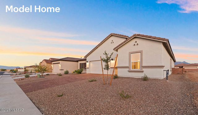 848 N Tombaugh Lane, Green Valley, AZ 85614