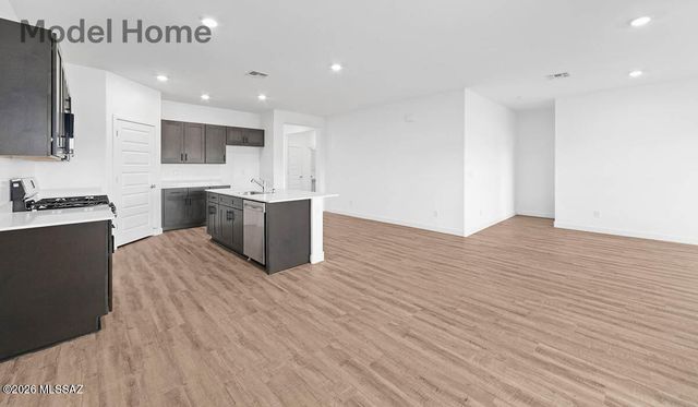 848 N Tombaugh Lane, Green Valley, AZ 85614