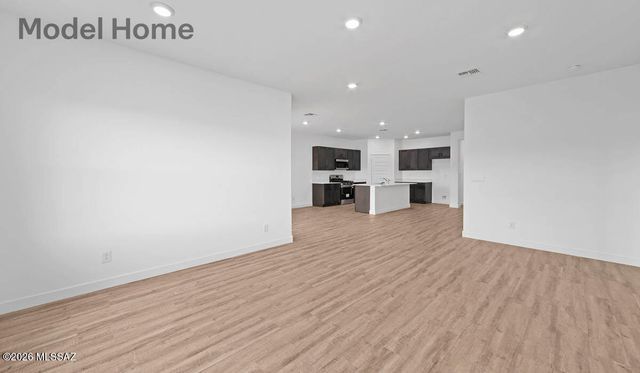 848 N Tombaugh Lane, Green Valley, AZ 85614