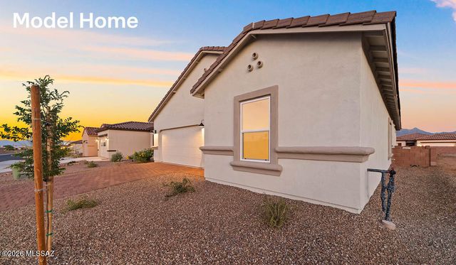 848 N Tombaugh Lane, Green Valley, AZ 85614