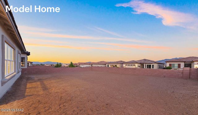 848 N Tombaugh Lane, Green Valley, AZ 85614