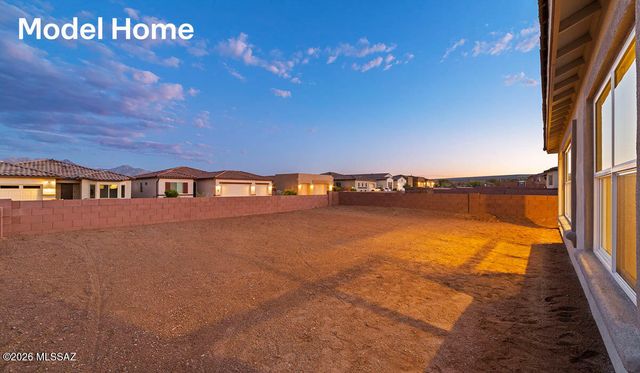 848 N Tombaugh Lane, Green Valley, AZ 85614
