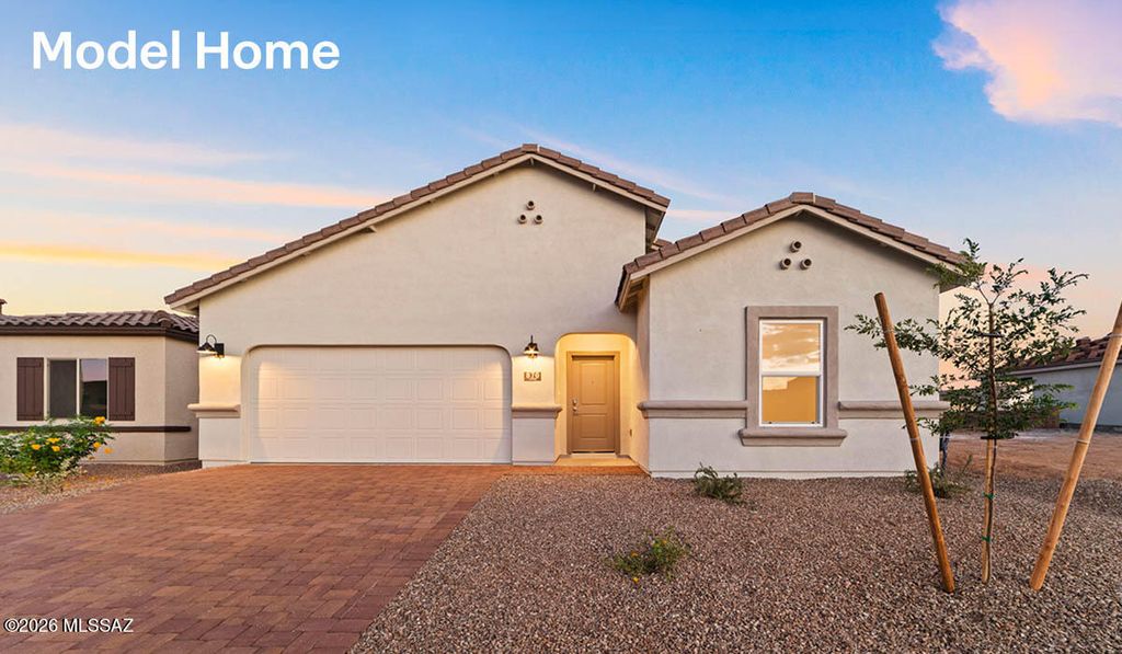 848 N Tombaugh Lane, Green Valley, AZ 85614