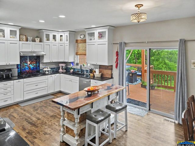 2340 Sand Hills Drive, Papillion, NE 68046