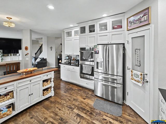 2340 Sand Hills Drive, Papillion, NE 68046