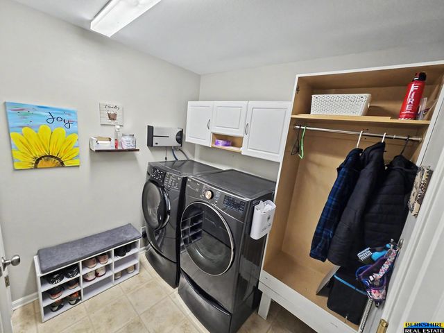 2340 Sand Hills Drive, Papillion, NE 68046