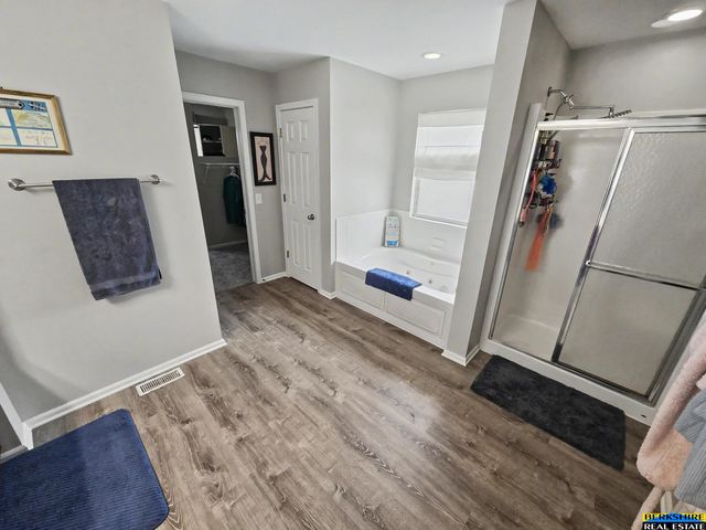 2340 Sand Hills Drive, Papillion, NE 68046