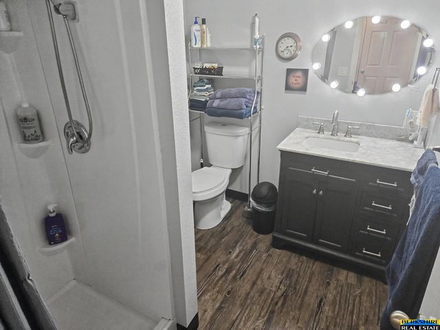 2340 Sand Hills Drive, Papillion, NE 68046