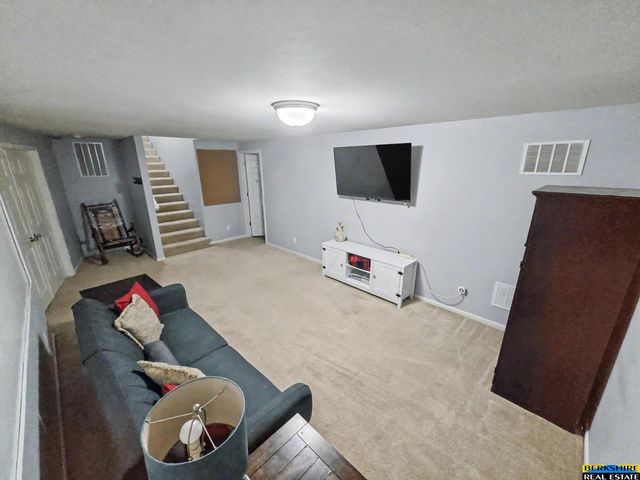 2340 Sand Hills Drive, Papillion, NE 68046