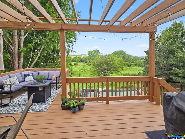 2340 Sand Hills Drive, Papillion, NE 68046