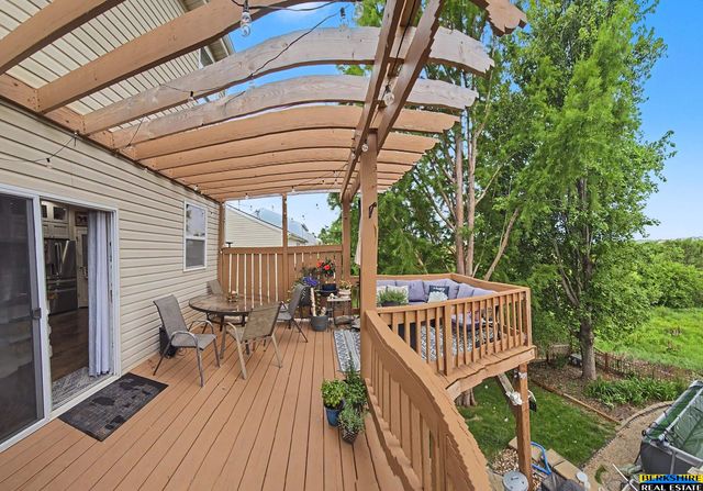 2340 Sand Hills Drive, Papillion, NE 68046