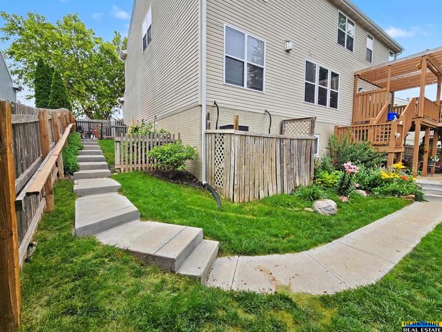 2340 Sand Hills Drive, Papillion, NE 68046