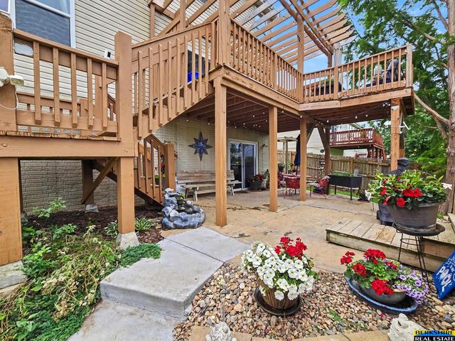2340 Sand Hills Drive, Papillion, NE 68046