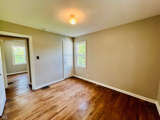 163 N 13th Avenue, Beech Grove, IN 46107