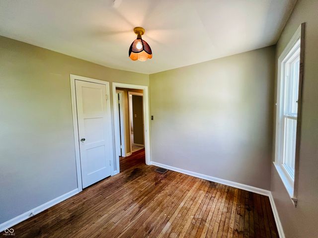 163 N 13th Avenue, Beech Grove, IN 46107