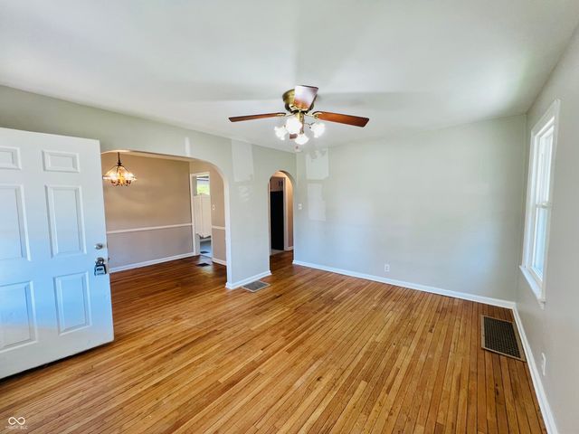 163 N 13th Avenue, Beech Grove, IN 46107