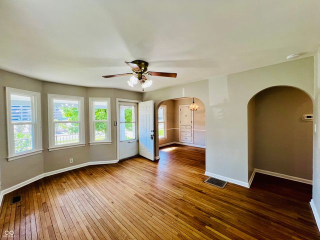163 N 13th Avenue, Beech Grove, IN 46107