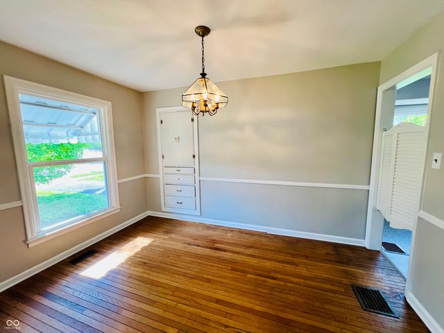 163 N 13th Avenue, Beech Grove, IN 46107