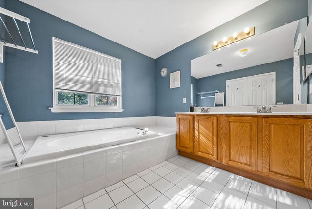 72 RIVER BIRCH CIR, Princeton, NJ 08540