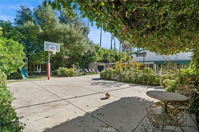 16751 Rayen, Northridge, CA 91343