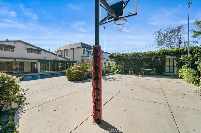 16751 Rayen, Northridge, CA 91343