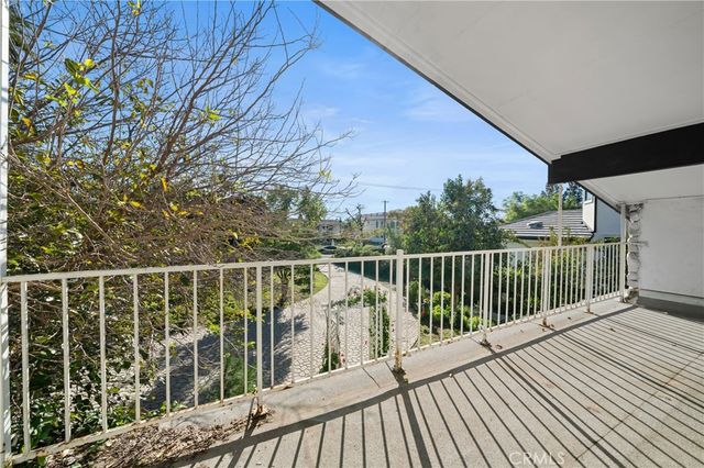 16751 Rayen, Northridge, CA 91343