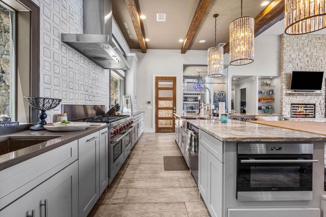 212 Hilltop Drive, Gainesville, TX 76240