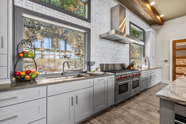 212 Hilltop Drive, Gainesville, TX 76240