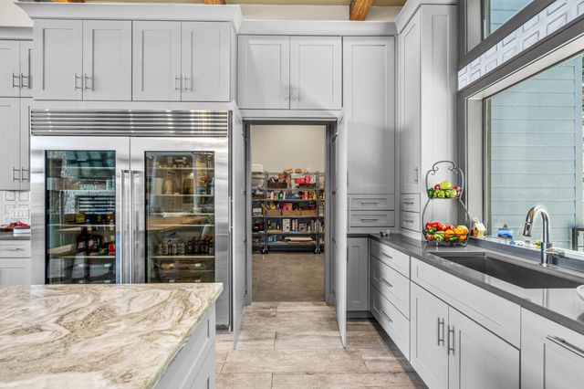 212 Hilltop Drive, Gainesville, TX 76240