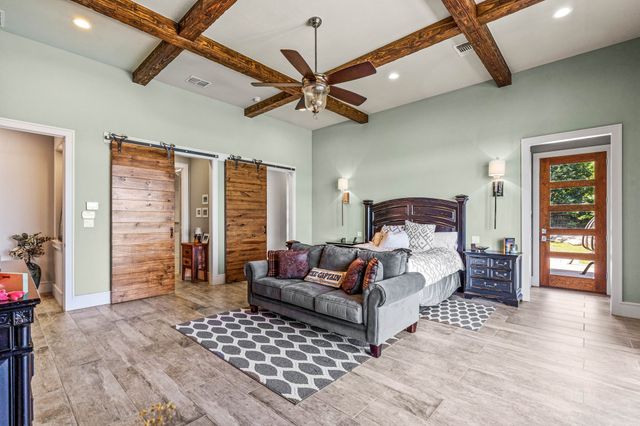 212 Hilltop Drive, Gainesville, TX 76240